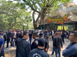 Bandung Zoo Ditutup Sementara, Situasi Gerbang Masih Dijaga Aparat