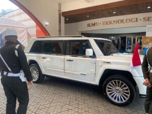 Presiden Prabowo Subianto Datang Menggunakan Mobil Dinas Garuda Indonesia