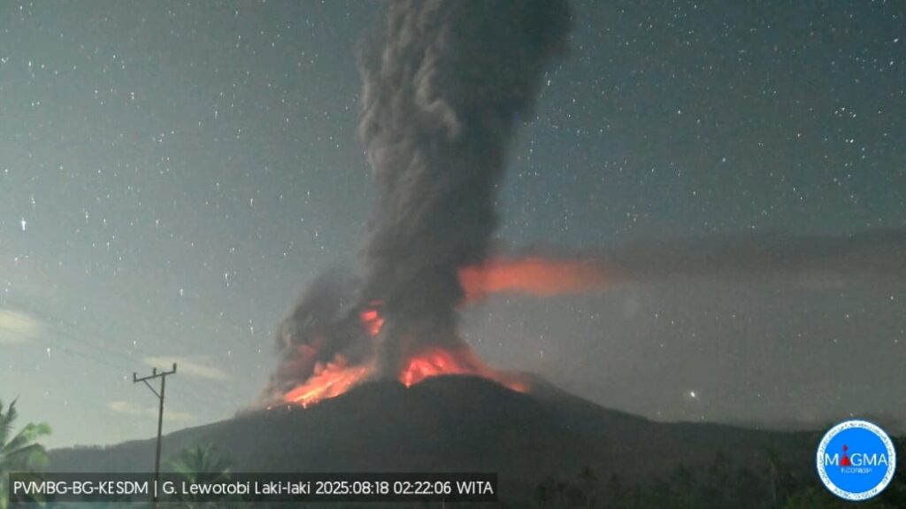 Awas, Gunung Lewotobi Laki-Laki Meletus Kolom Abu Teramari 8.0000 Meter