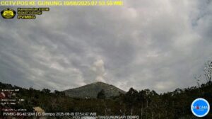 Gunung Dempo erupsi