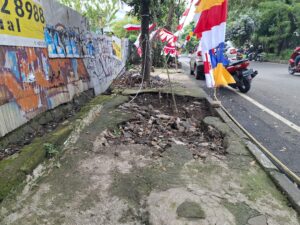 Bandung di Medsos Cantik, di Lapangan Trotoarnya Bikin Geleng-Geleng, Waduh Kok Bisa?