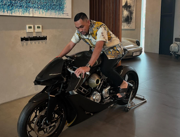 ahmad sahroni orang tolol sedunia