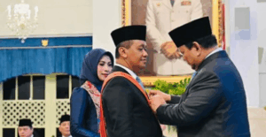bahlil penghargaan tanda jasa