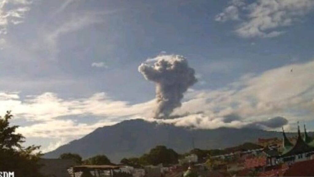 gunung marapi erupsi-1