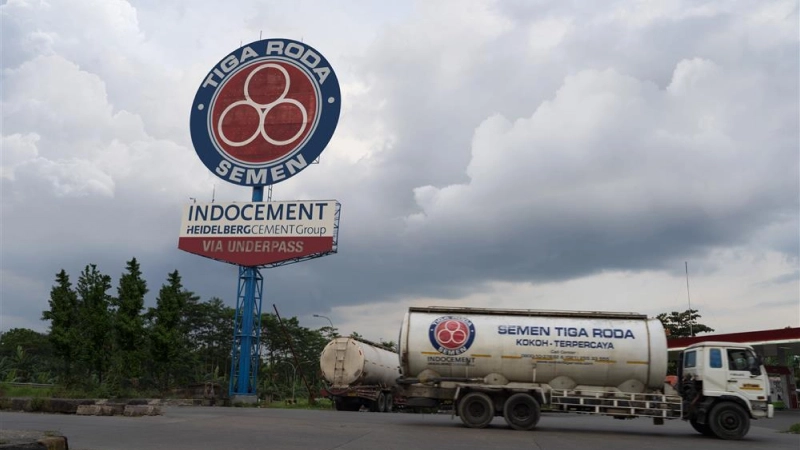 indocement hujan abu