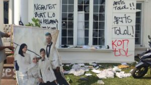 tersangka penjarahan rumah uya kuya