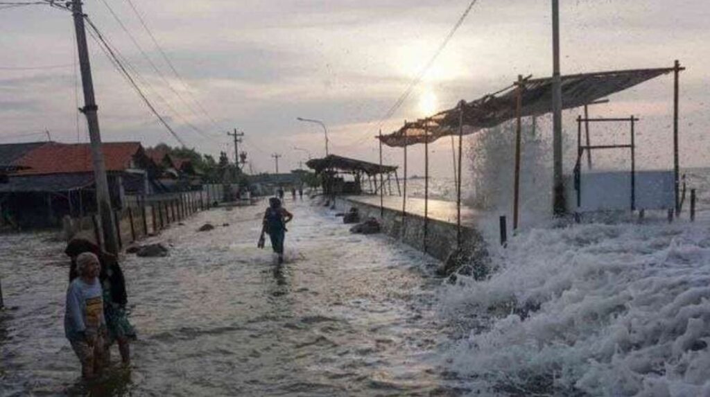 BMKG Waspada Banjir Rob di Sejumlah Wilayah Pesisir