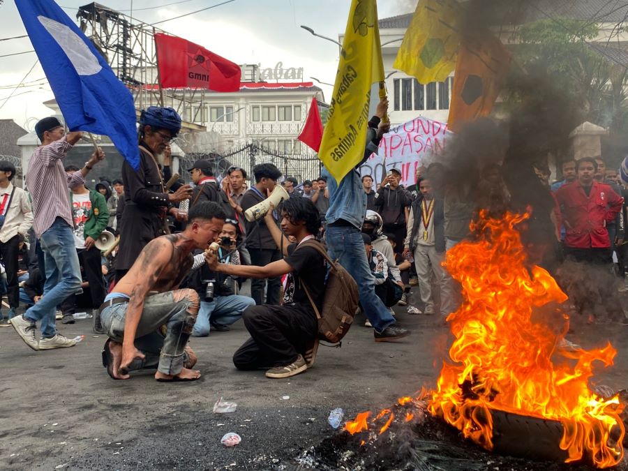 Demo ricuh DPRD Jabar (Foto Rizky Iman TM)