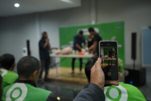 Gojek dan EIGER Kolaborasi di Bandung, Pelatihan Keselamatan dan Tas P3K EIGER untuk Mitra Driver