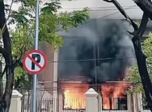 tersangka pembakaran Gedung DPRD Cirebon dibakar (YouTube Musthofa)
