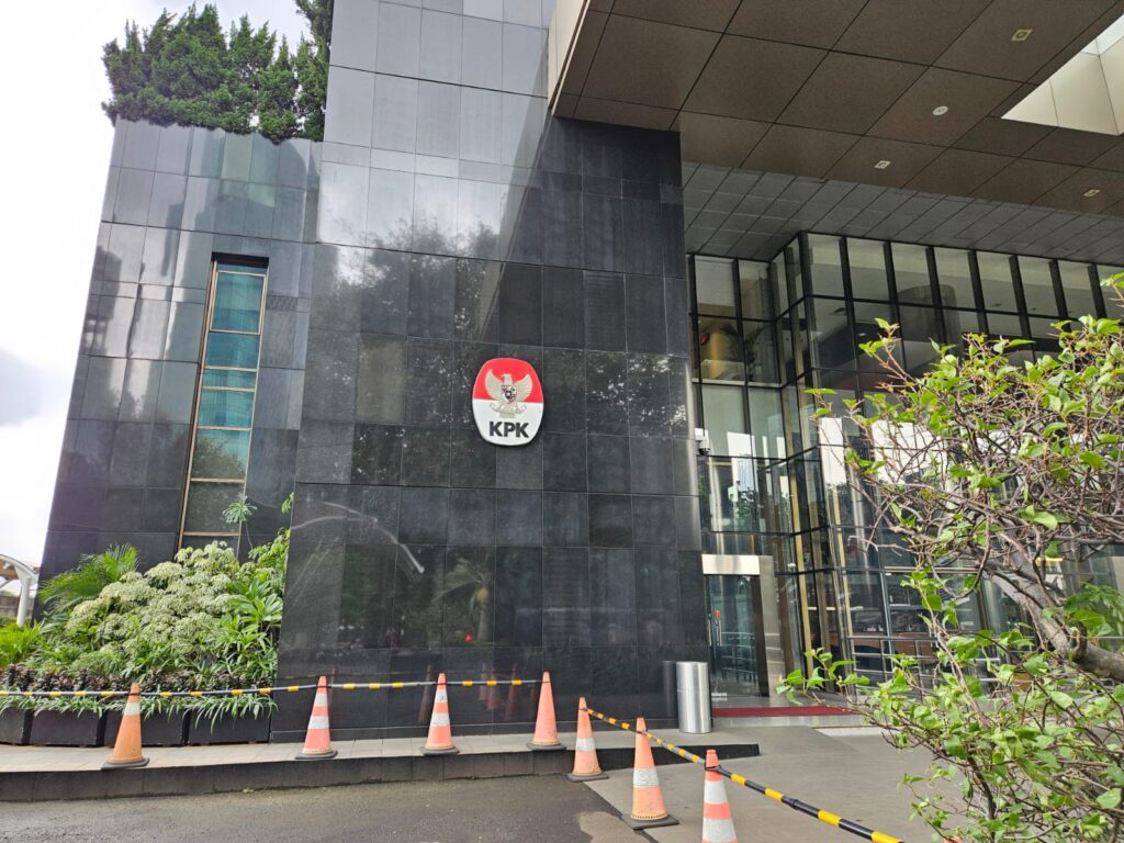MENTERI BARU LAPOR LHKPN