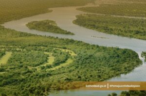 Ngundeur Cai Sungai Cibanten (Dok Kemenbud RI)