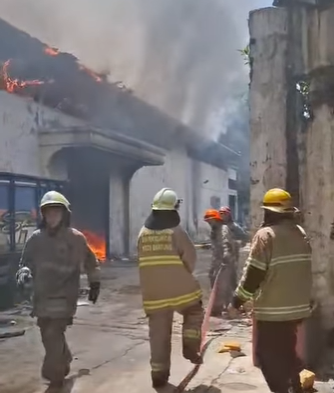 Cafe di Jalan Ibrahim Adjie Kota Bandung Hangus Terbakar