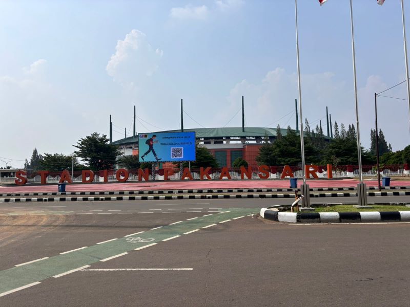 Stadion Pakansari (Deny Sopyar-TM)