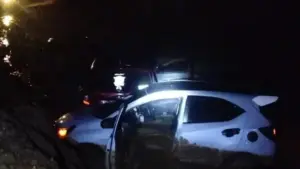 Longsor di Jalan Trans Sulawesi Timbun 9 Kendaraan