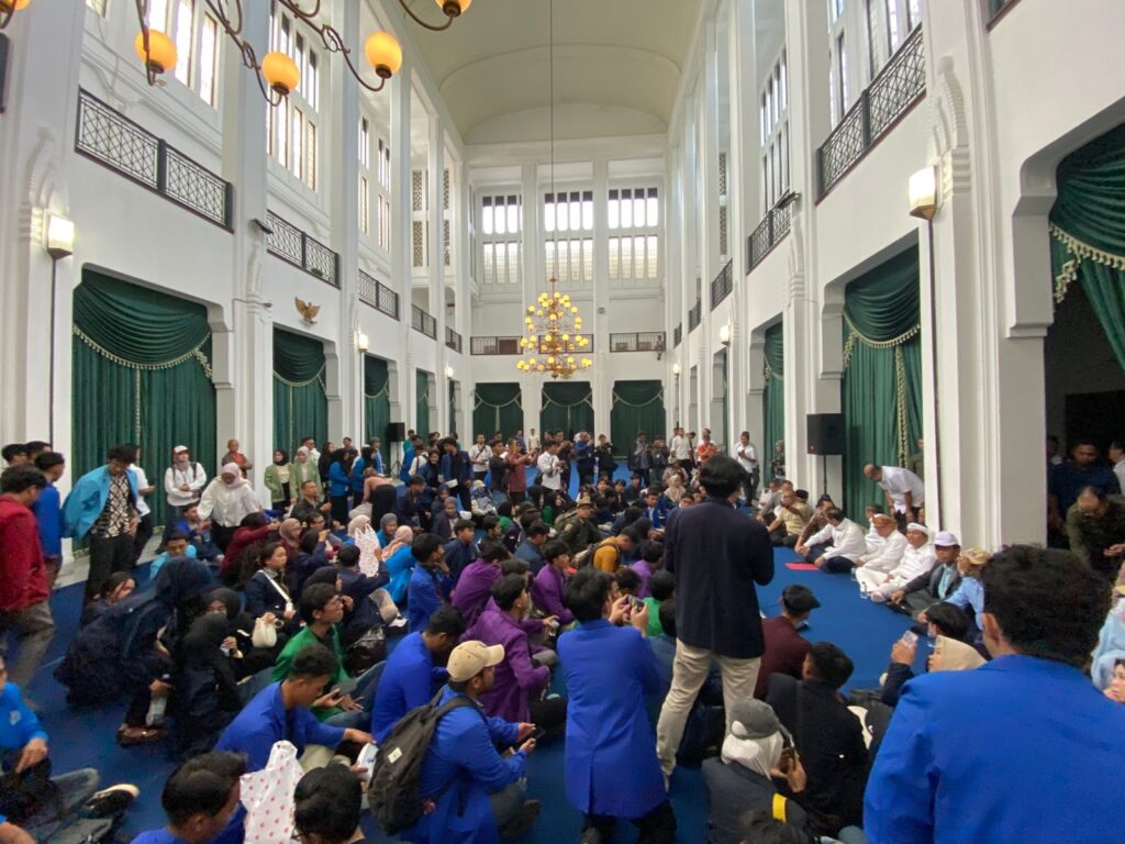 Forum Dialog Terbuka di Gedung Sate, Mahasiswa Tuntut Jawa Barat Jadi Pelopor UU Perampasan Aset