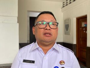DLH Bandung Siaga Musim Hujan, Warga Bisa Minta Layanan Gratis Angkut Sampah Besar