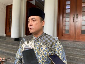 Bandung Siap Tertibkan Ribuan Reklame, Erwin: Kota Ini Bukan Hutan Baliho!