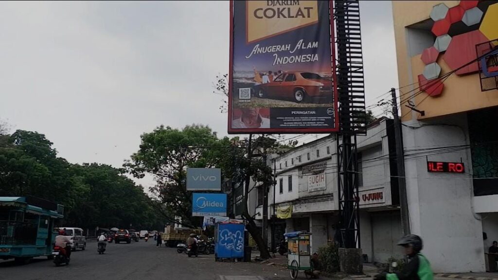 Risih dengan Reklame Semrawut, Warga Dukung Pemkot Bandung Bersih-Bersih Baliho