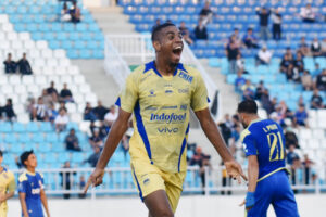 Remontada! 10 Pemain Persib Sukses Kalahkan Arema FC