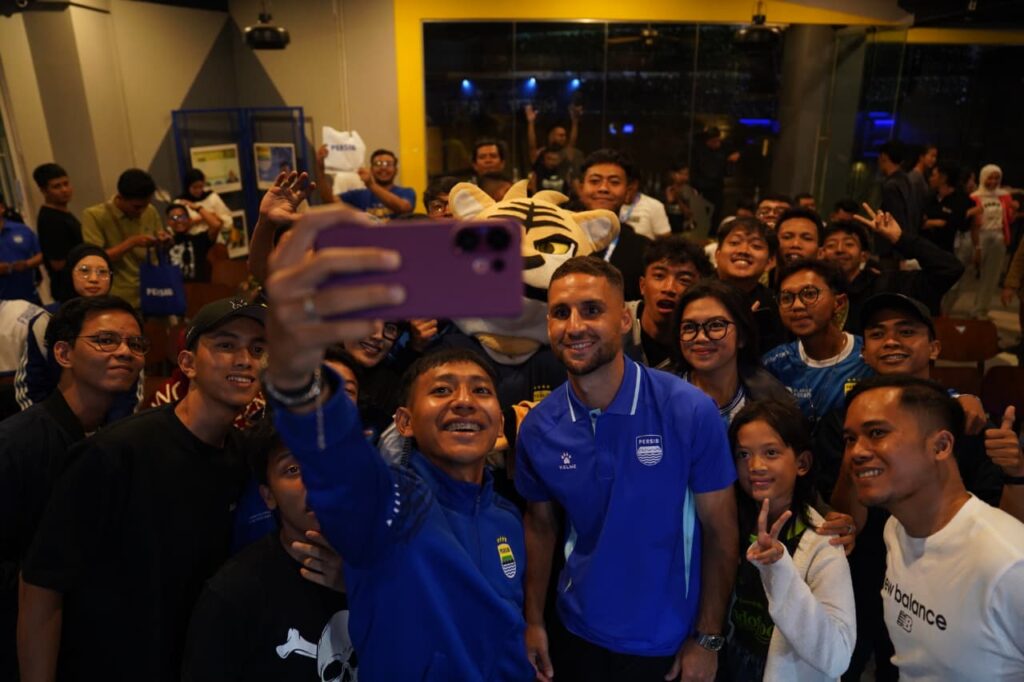 Bobotoh Manfaatkan Momen Meet and Greet Untuk Beri Dukungan kepada Persib