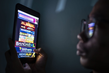 Penerima Bansos di Bandung Dicoret