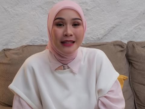 Karyawan Zaskia Mecca