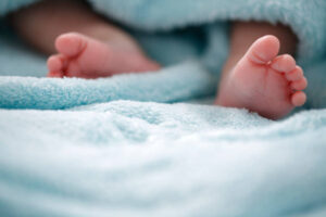 Bayi dibuang ke Saluran Air