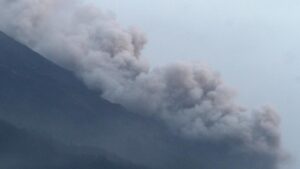 gunung semeru erupsi-2