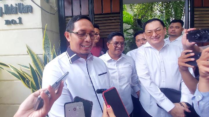 hasan nasbi temui jokowi