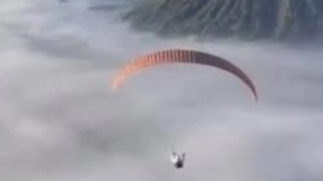paralayang gunung bromo