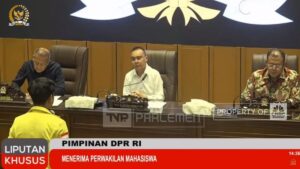 mahasiswa bertemu DPR