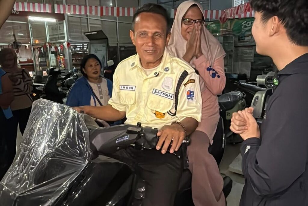 satpam DPRD CIREBON