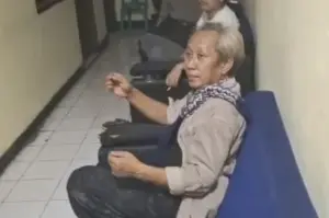 habib curi sarung