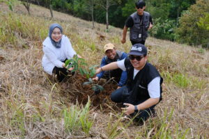 BPJS Ketenagakerjaan Gandeng Dinas Kehutanan Tanam Pohon
