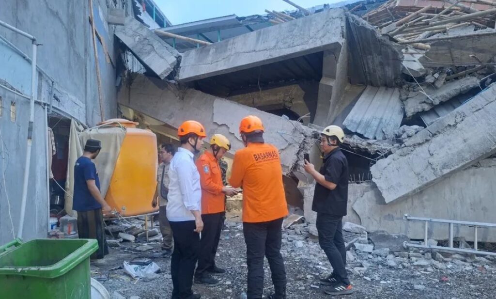 Konstruksi ponpes ambruk