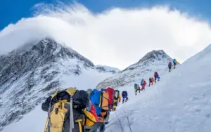 China Evakuasi Pendaki Everest
