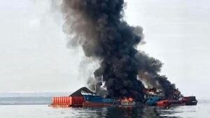 Kapal Muatan Minyak Tanah 30 Ton Terbakar di Perairan Banda