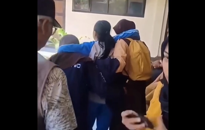Keracunan MBG SMPN 1 Cisarua Bandung Barat (Instagram Info Lembang)jpg