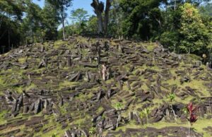 gunung padang karbon