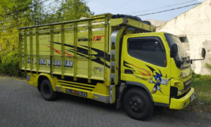 Truk pasir tercebur ke Sungai
