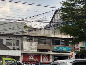 Kabel Semrawut Segera Ditertibkan, 270 Tiang di Buah Batu Bandung Dipotong Akhir Oktober