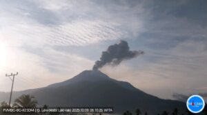 Gunung Lewotobi Laki - laki Meletus Dahsyat, Tinggi Kolom Abu Capai 1.500 Meter