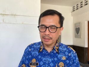 Bersih dari Reklame Jalanan, Pemkot Bandung Stop Total Izin di Trotoar dan Bahu Jalan