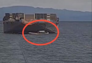 Perahu Nelayan Hancur Ditabrak Kapal Tongkang