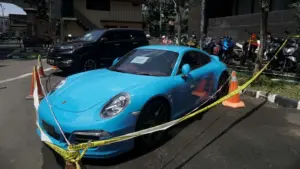 lelang mobil doni salmanan