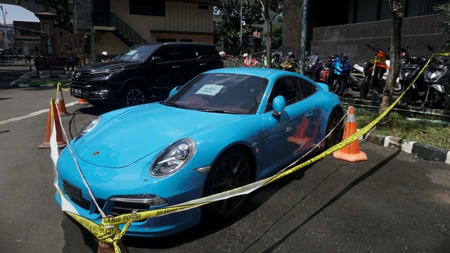 lelang mobil doni salmanan