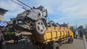mobil mercy ponpes al khoziny