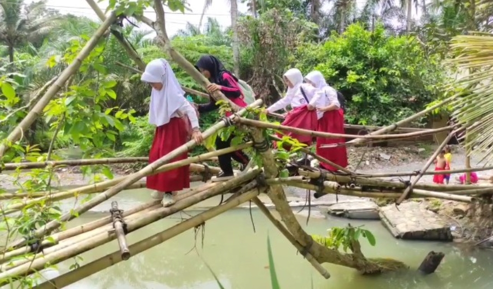 jembatan rusak Pandeglang