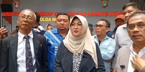 Roy Suryo tersangka